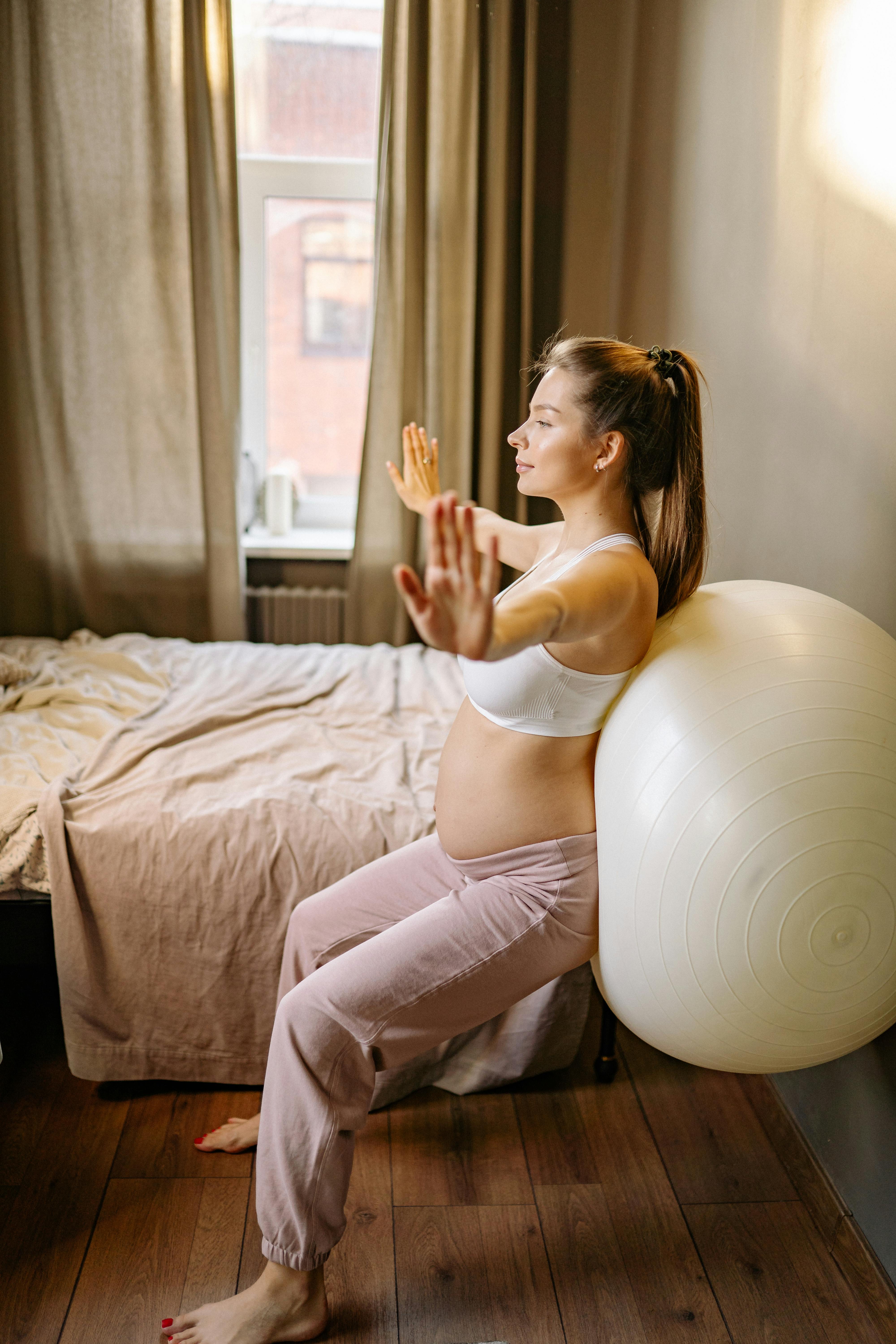 Pregnancy Must Haves | Maternity Checklist cover photo collage