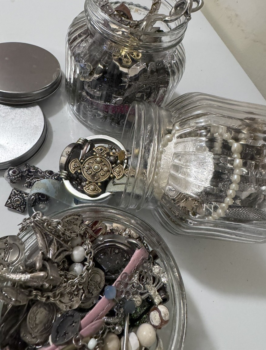 Thrifting from Bed: My Go-To Online Shops cover photo collage