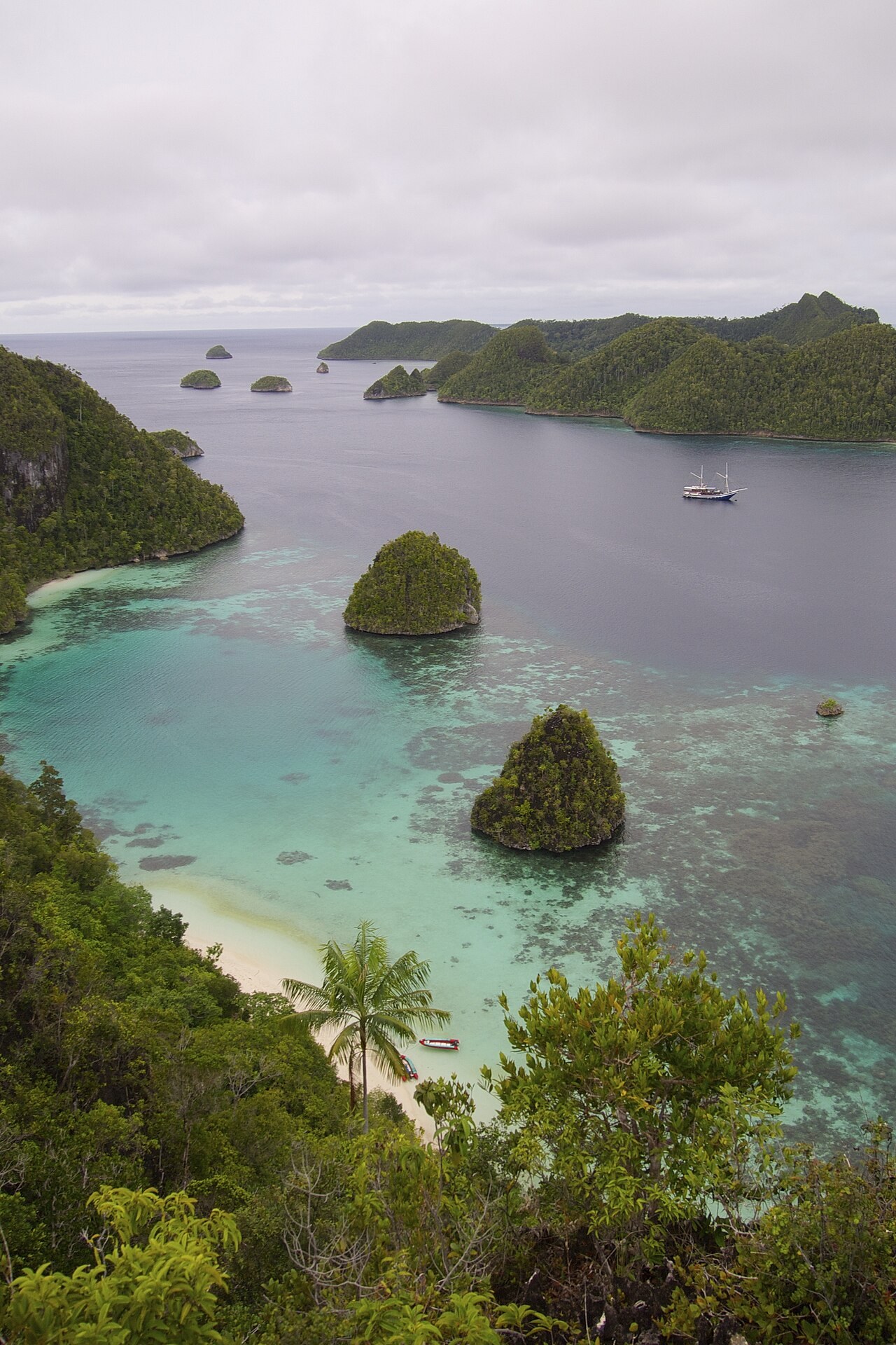 10 Indonesia Destinations That Make You Feel Like a Millionaire for a Couple Thousand Dollars 🌴✨ cover photo collage