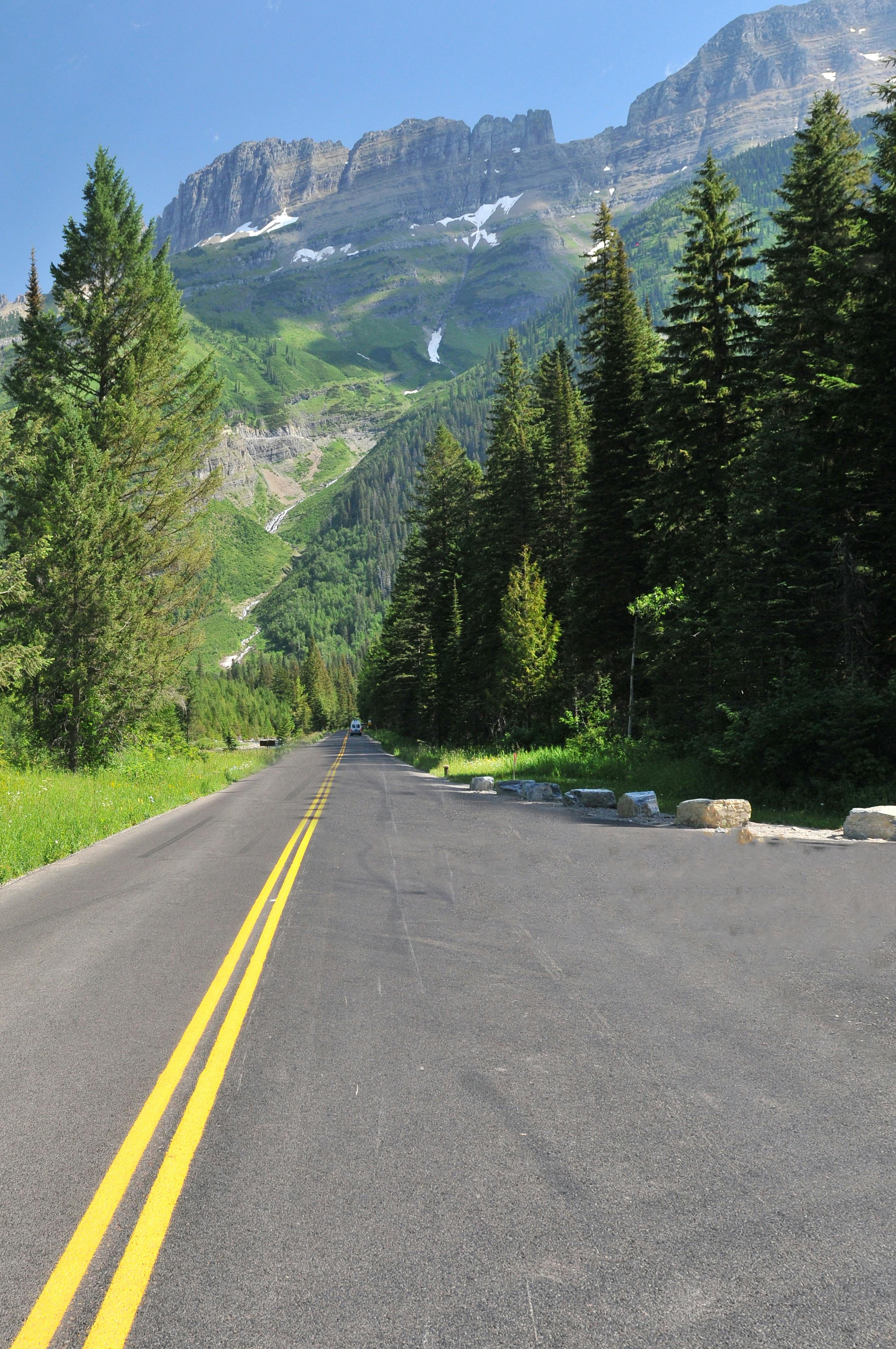 🚗 The Ultimate 2026 Family Road Trip Guide: 20 Stunning USA Scenic Drives & National Parks cover photo collage