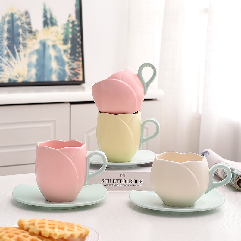 Suka Ngopi atau NgeTeh di Kantor? Ini Rekomendasi Mug Lucu Buat Kamu cover photo collage