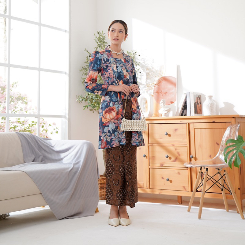 Neoteric and Modest Kebaya Inspirations for Any Events cover photo collage