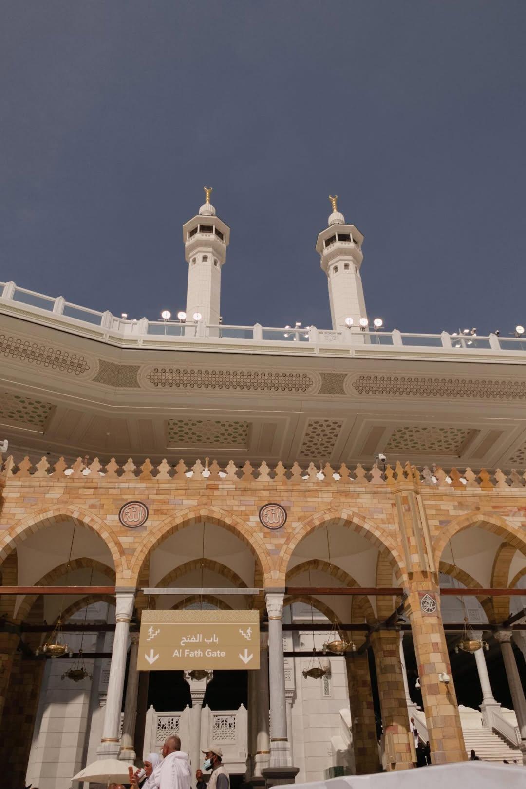 🕋 Tips Umroh Pertama Kali (Biar Ibadah Lebih Tenang & Nggak Panik) cover photo collage