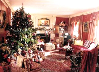 Nostalgic Christmas Movies To Watch 🍿💚 cover photo collage