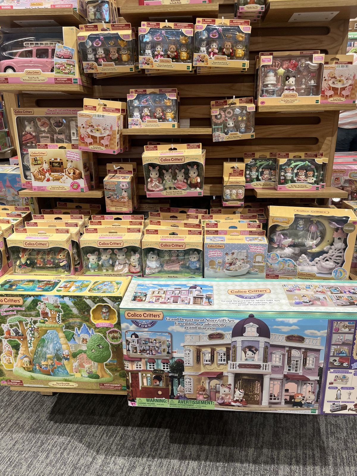 Figurines you should be collecting 
(for trinket lovers) 🎈 cover photo collage