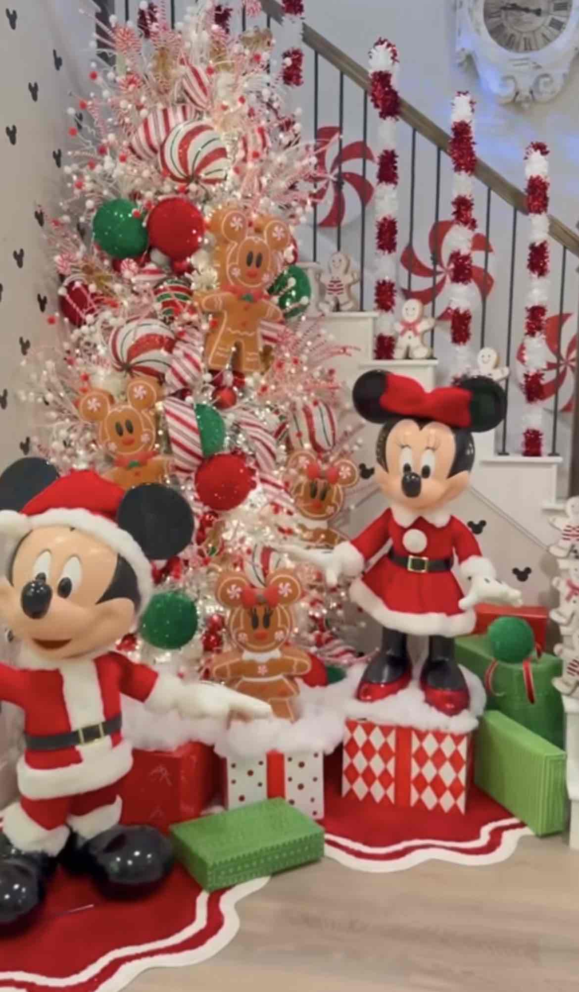 What’s your favorite Christmas theme? 🎄 cover photo collage