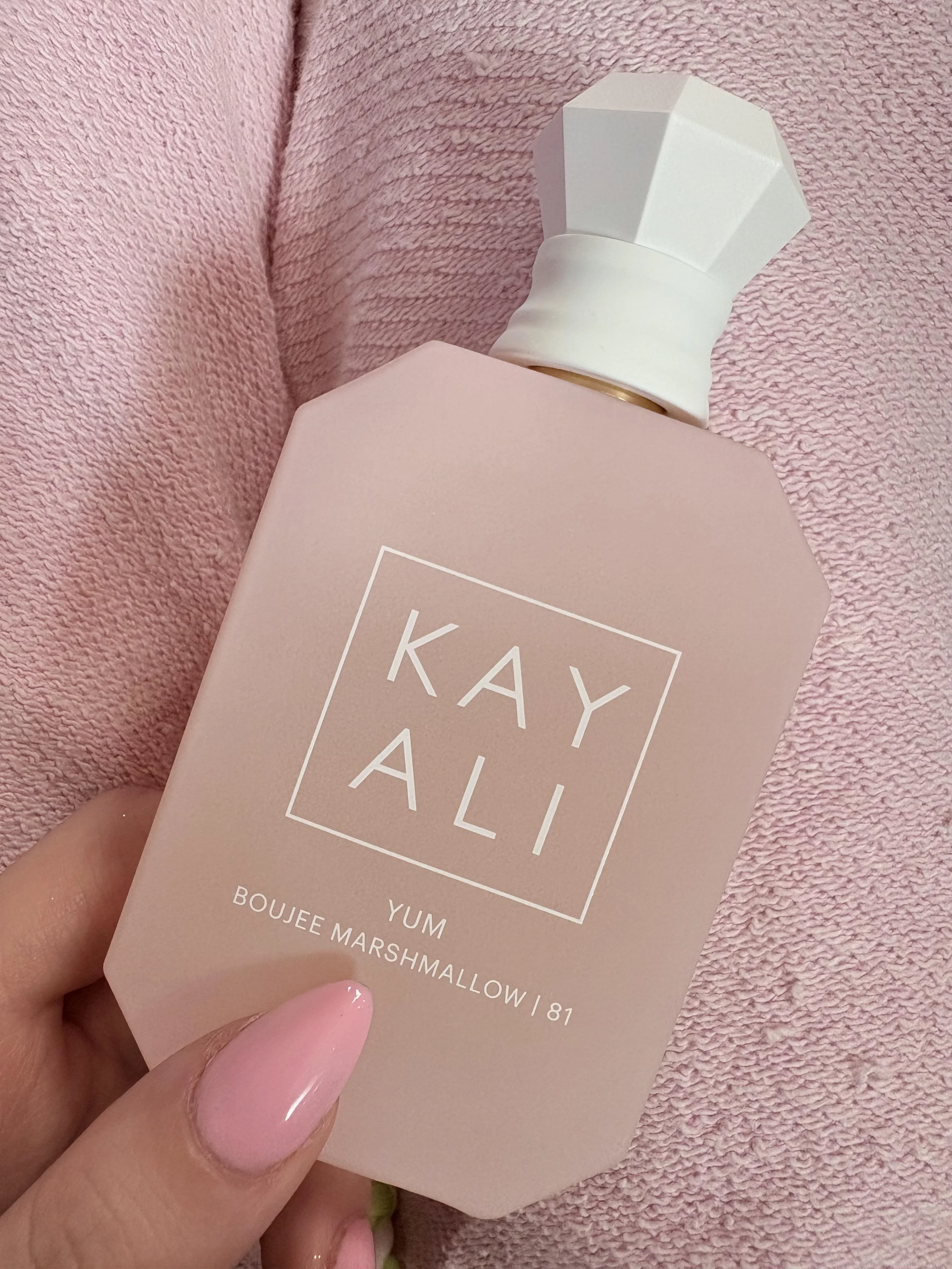 Wanna smell like the ultimate dessert? + have the hair of your dreams?🧁💇🏻‍♀️ cover photo collage