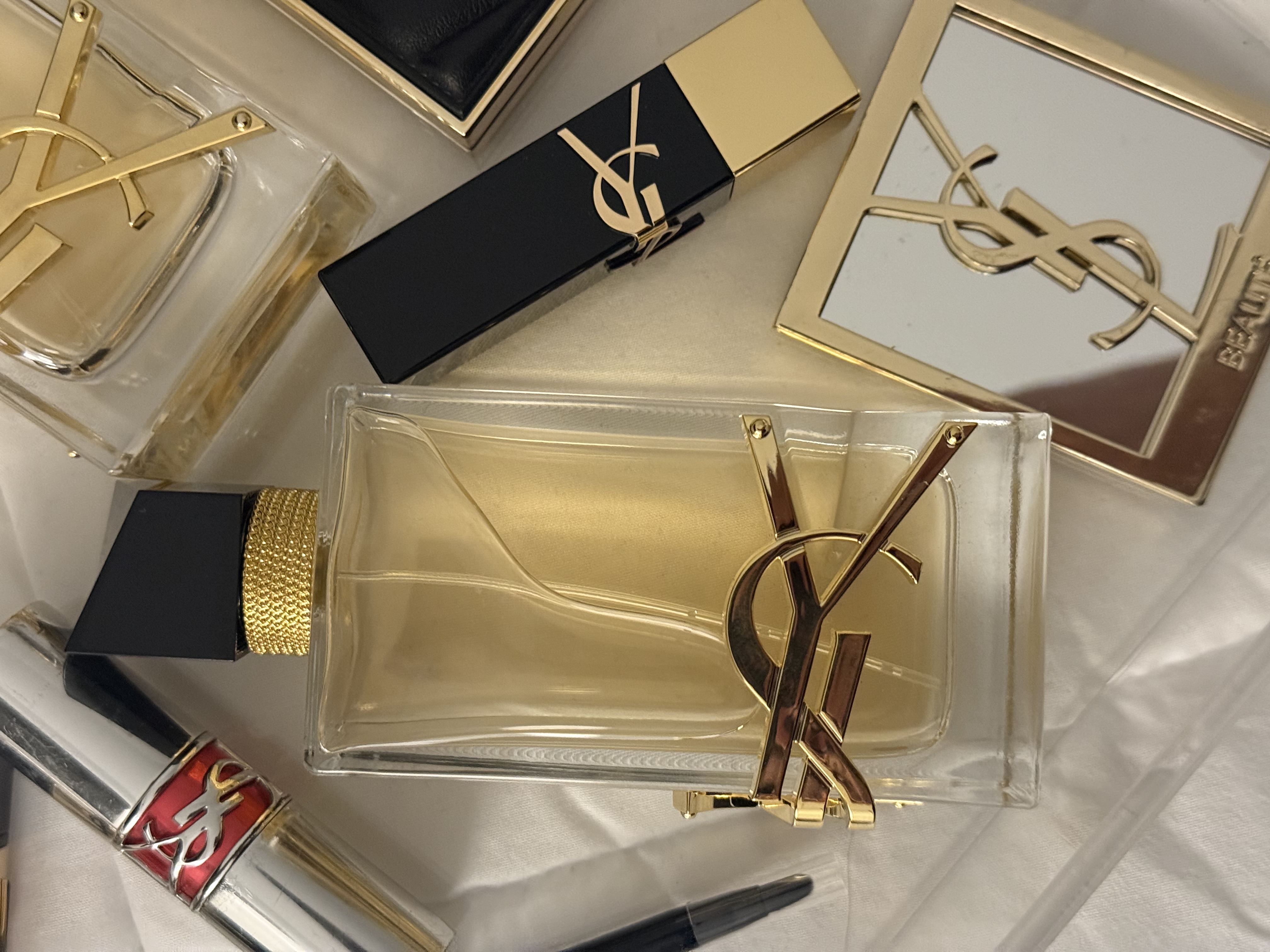 My must haves! beauty edition🎀 cover photo collage