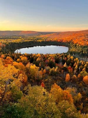 🍁  Fall Escapes Across the U.S. Best Places to Stay for Cozy Vibes and Fall Colors cover photo collage