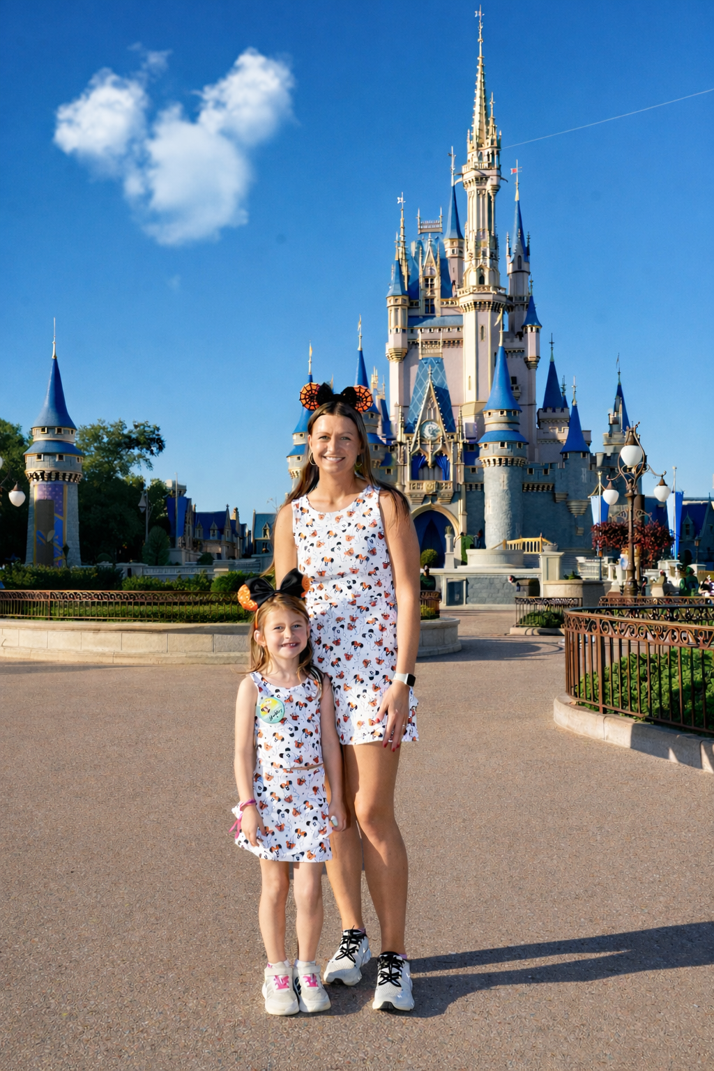 My favorite outfits for visiting Orlando🏰🐭👑 cover photo collage